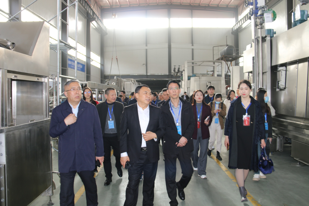 舟山市經(jīng)信局副局長毛潤洲攜舟山市優(yōu)秀企業(yè)家代表一行40余人蒞臨銳智股份調(diào)研考察！