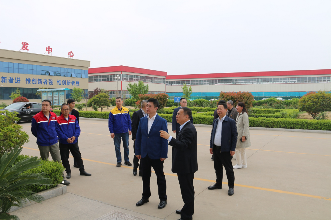 青島市政協副主席、市工商聯主席崔作一行蒞臨銳智股份調研考察